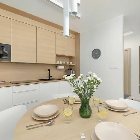 Sunday Klimatyzowany Z Parkingiem I Balkonem Oraz By Renters Appartement